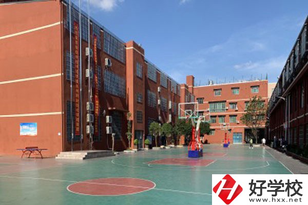 長(zhǎng)沙市英藍(lán)中等職業(yè)學(xué)校怎么樣？有沒(méi)有官網(wǎng)？