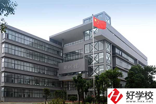 湘潭鋼鐵集團有限公司技工學(xué)校教學(xué)樓
