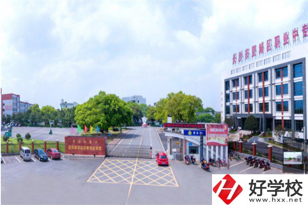 長沙市望城區(qū)職業(yè)中等專業(yè)學(xué)校收費(fèi)標(biāo)準(zhǔn)如何？