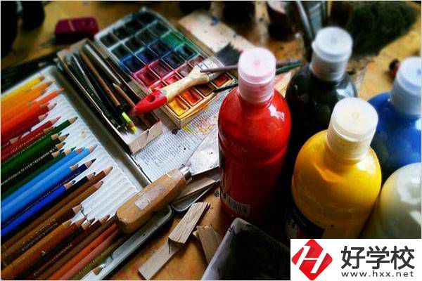 想學(xué)畫(huà)畫(huà)職高報(bào)哪個(gè)專(zhuān)業(yè)？湖南有什么學(xué)?？梢詫W(xué)？