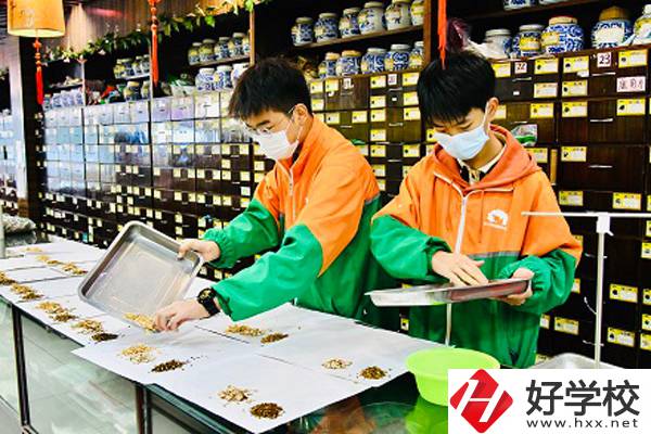 長(zhǎng)沙湘麓醫(yī)藥中專學(xué)校的中藥專業(yè)就業(yè)前景如何？