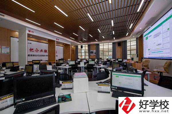 長沙財(cái)經(jīng)學(xué)校會(huì)計(jì)專業(yè)好進(jìn)嗎？