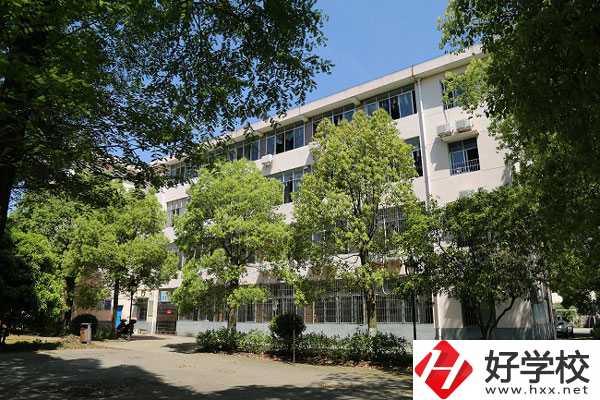 岳陽(yáng)市第一職業(yè)中等專業(yè)學(xué)校是公辦學(xué)校嗎？學(xué)校怎么樣？