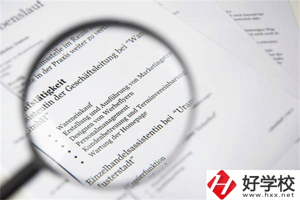 在湖南選職校要不要看招生簡章？有什么內(nèi)容？