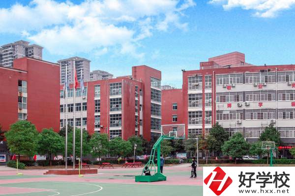 長沙中部鐵路航空中等職業(yè)學(xué)校有哪些特色專業(yè)？