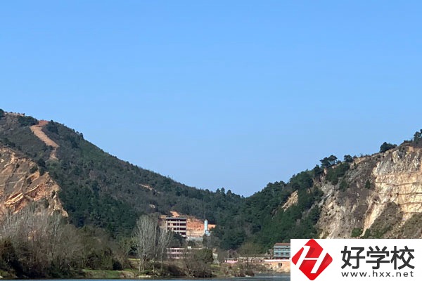 婁底市衛(wèi)生學(xué)校設(shè)施設(shè)備怎么樣？師資力量如何？