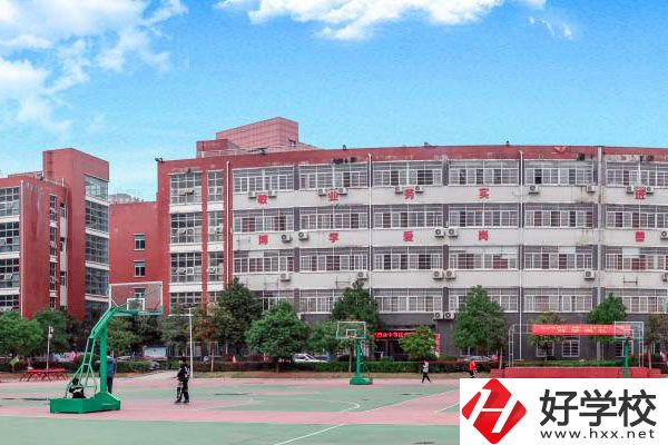 長沙中部鐵路航空學(xué)校的報(bào)名流程和要求是什么？