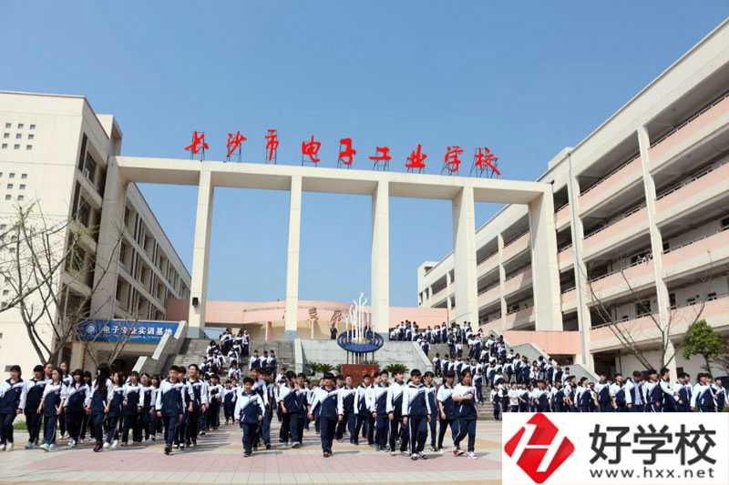 長沙市電子工業(yè)學(xué)校值得去嗎？實(shí)訓(xùn)條件怎么樣？