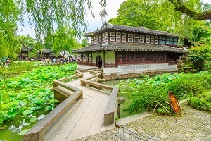統(tǒng)招專升本考試在報(bào)考時(shí)，應(yīng)該先選擇專業(yè)還是先選擇學(xué)校？